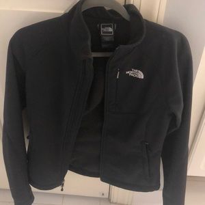 The North Face sleek black jacket🦋